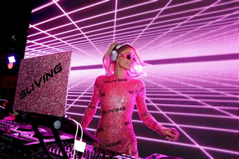 Paris Hilton ao Vivo no Rio: Um Banquete de Glamour e Nostalgia!