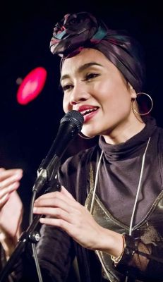  Warner Music Live: Uma Jornada Musical Inusitada com Yuna! 